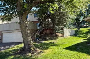 2111 Kings Valley Rd W, Golden Valley, MN 55427 - Photo 7