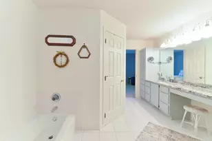 1262 Pondview Ln, White Bear Lake, MN 55110 - Photo 15
