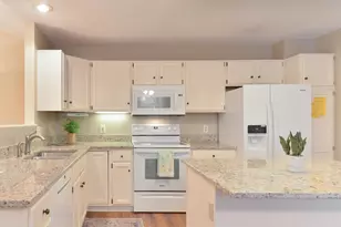 1262 Pondview Ln, White Bear Lake, MN 55110 - Photo 9