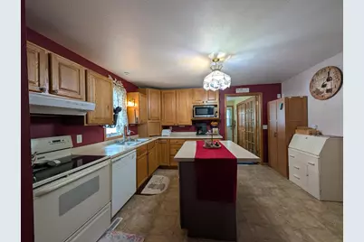 111 E Lyon Street, Minneota, MN 56264 - Photo 5