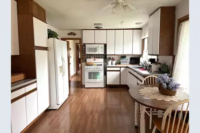 907 Arnold Avenue N, Thief River Falls, MN 56701 - Photo 9