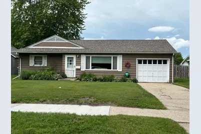 907 Arnold Avenue N, Thief River Falls, MN 56701 - Photo 1
