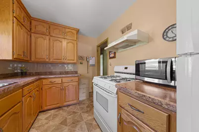 142 22nd Avenue SW, Faribault, MN 55021 - Photo 3