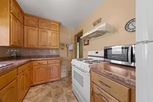 142 22nd Ave SW, Faribault, MN 55021 - Photo 3