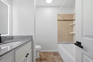 323 E 43rd St, Minneapolis, MN 55409 - Photo 23