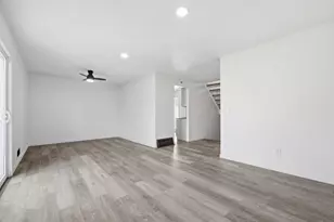 323 E 43rd St, Minneapolis, MN 55409 - Photo 11
