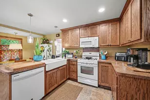 1260 Woodbridge St, Saint Paul, MN 55117 - Photo 1
