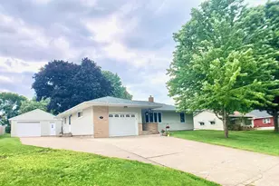 457 Division St, Gaylord, MN 55334 - Photo 1
