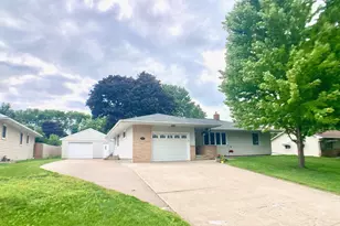 457 Division St, Gaylord, MN 55334 - Photo 1