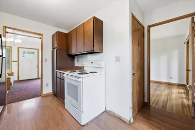 5625 Hillsview Road, Brooklyn Center, MN 55430 - Photo 9