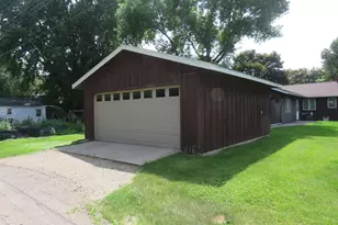 709 10th St S, Benson, MN 56215 - Photo 7