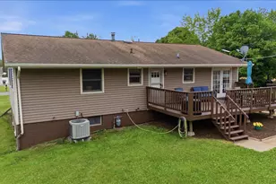 215 E 45th St, Hibbing, MN 55746 - Photo 29