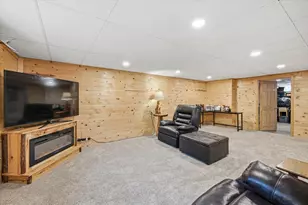 215 E 45th St, Hibbing, MN 55746 - Photo 21