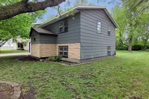 640 Ranchwood Dr, Bird Island, MN 55310 - Photo 3