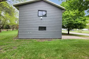 640 Ranchwood Dr, Bird Island, MN 55310 - Photo 9