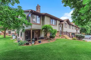556 Donegal Cir, Shoreview, MN 55126 - Photo 3