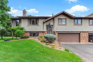 556 Donegal Cir, Shoreview, MN 55126 - Photo 1