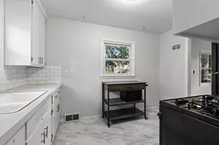 8734 Portland Ave S, Bloomington, MN 55420 - Photo 9