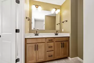 848 Woodlawn Ave, Saint Paul, MN 55116 - Photo 17