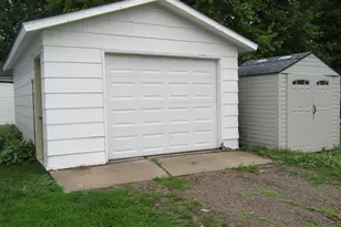 25 W 7th St, Rush City, MN 55069 - Photo 3