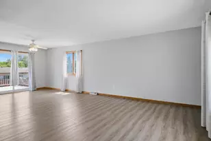 717 Colonial Cir, Faribault, MN 55021 - Photo 7