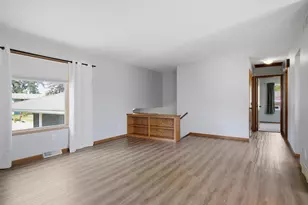 717 Colonial Cir, Faribault, MN 55021 - Photo 5