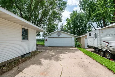2813 12 Avenue NW, Willmar, MN 56201 - Photo 3
