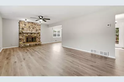 6407 Orchard Avenue N, Brooklyn Park, MN 55429 - Photo 5