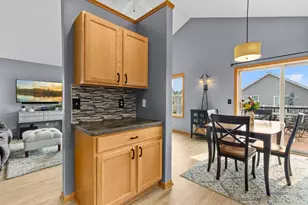 7527 Hampton Ln, Shakopee, MN 55379 - Photo 9