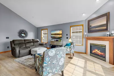 7527 Hampton Lane, Shakopee, MN 55379 - Photo 3