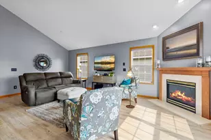 7527 Hampton Ln, Shakopee, MN 55379 - Photo 3