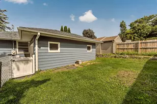 1401 10th St NE, Rochester, MN 55906 - Photo 5