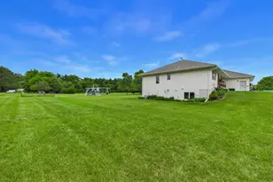 1572 47th St SE, Saint Cloud, MN 56304 - Photo 5
