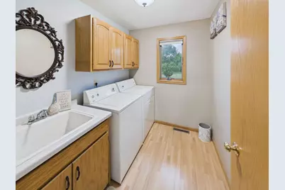 1572 47th Street SE, Saint Cloud, MN 56304 - Photo 9