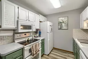 7608 Maplebrook Pkwy N, Brooklyn Park, MN 55445 - Photo 9