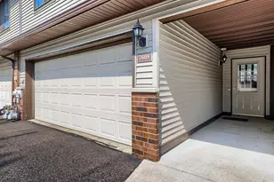 7608 Maplebrook Pkwy N, Brooklyn Park, MN 55445 - Photo 3