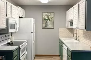 7608 Maplebrook Pkwy N, Brooklyn Park, MN 55445 - Photo 5