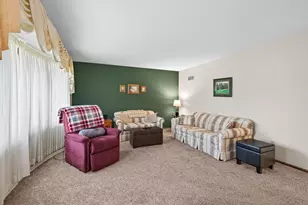 1589 Crest Dr, Chaska, MN 55318 - Photo 3