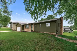 1589 Crest Dr, Chaska, MN 55318 - Photo 39