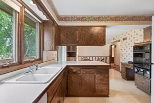1589 Crest Dr, Chaska, MN 55318 - Photo 13