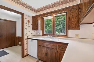 1589 Crest Dr, Chaska, MN 55318 - Photo 11