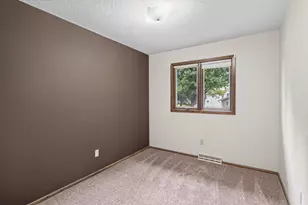 1589 Crest Dr, Chaska, MN 55318 - Photo 21