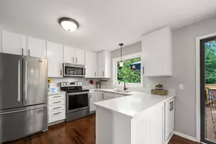 4806 Shevlin Ct, Eagan, MN 55122 - Photo 5