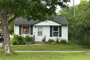1912 N 6th Ave N, Moorhead, MN 56560 - Photo 1