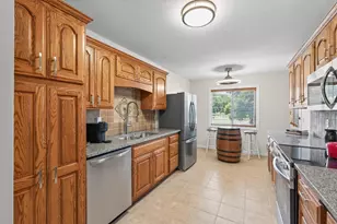 6976 Langford Ct, Edina, MN 55436 - Photo 7