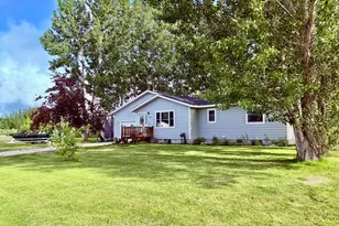 305 Lincoln Ct SW, Warroad, MN 56763 - Photo 3