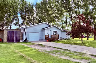 305 Lincoln Ct SW, Warroad, MN 56763 - Photo 1