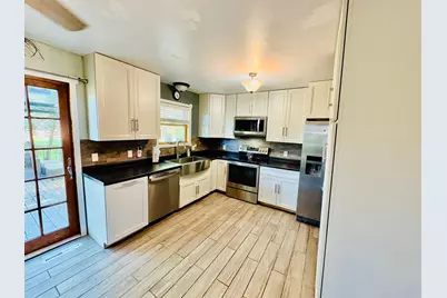 305 Lincoln Court SW, Warroad, MN 56763 - Photo 5