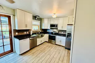 305 Lincoln Ct SW, Warroad, MN 56763 - Photo 5