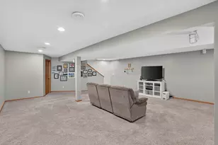 101 Anglewood Dr, Kenyon, MN 55946 - Photo 23